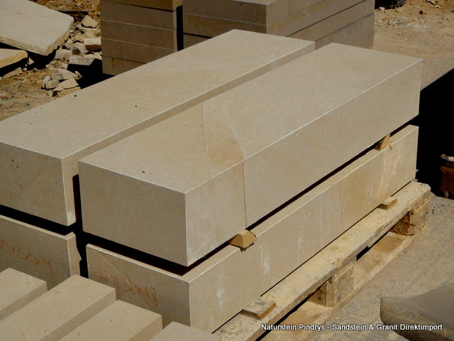 Lieferung oder Abholung ansehen! Sandstein Blockstufe 180x35x15 cm 